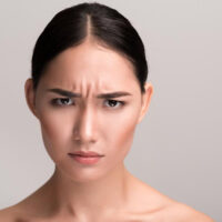 眉間にしわ寄っていませんか??